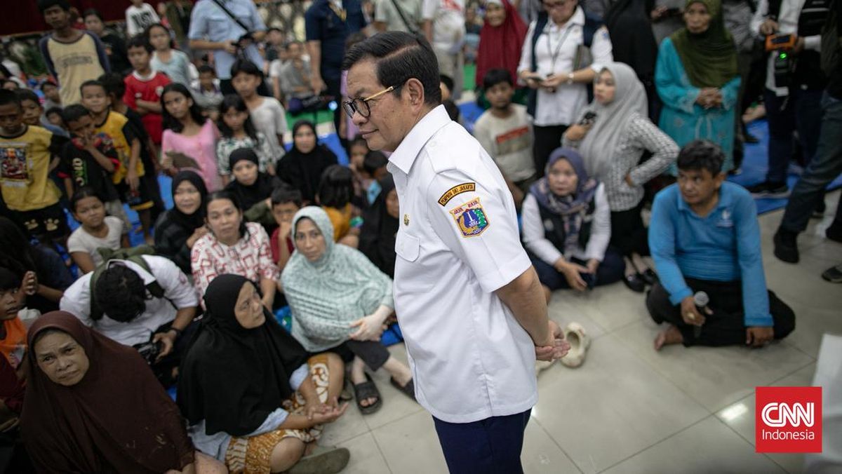 Pramono Datangi Posko Pengungsian Korban Banjir di Jakarta Timur