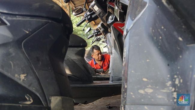 Penampakan Bengkel Motor Diserbu Korban Motor Tenggelam Banjir Bekasi