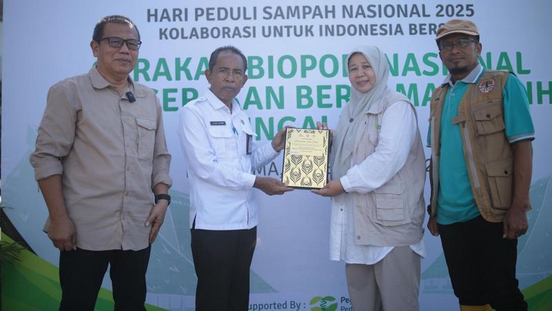 Dalam rangka memperingati Hari Peduli Sampah Nasional (HPSN) 2025, PT Pegadaian melalui bank sampah binaannya,