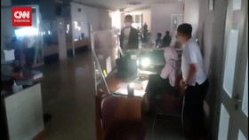 VIDEO: Gedung Masih Terendam, RSUD Bekasi Tetap Layani Pasien