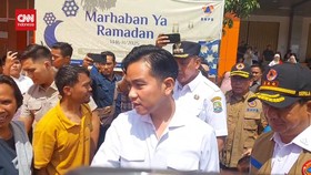 VIDEO: Gibran Tinjau Posko Pengungsian Banjir Bekasi