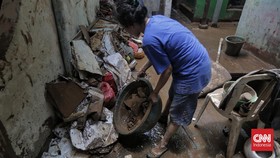 10 Cara Membersihkan Lumpur Setelah Banjir dengan Efektif