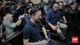 FOTO: Anies Baswedan Hadiri Sidang Perdana Tom Lembong