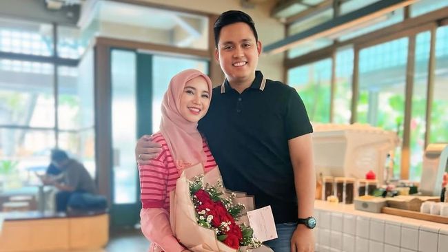 Rahasia Harmonis Rumah Tangga Chacha Frederica dan Dico Ganinduto