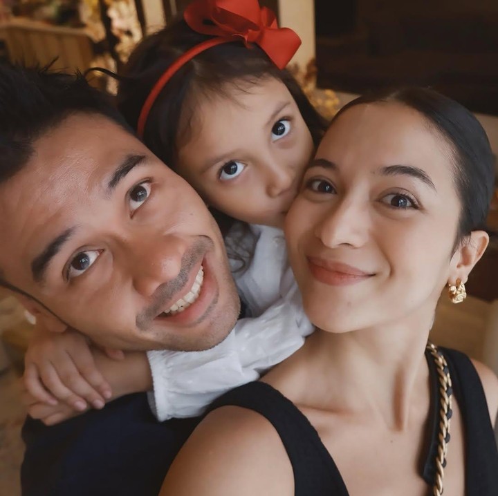 <p>Seperti yang diketahui, Chicco dan Putri menikah pada 3 Maret 2018. Kini, keduanya telah mengarungi bahtera rumah tangga selama tujuh tahun dengan penuh kebahagiaan bersama putrinya yang cantik. (Foto: Instagram@chicco.jerikho)</p>