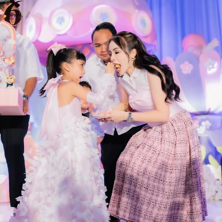 <p>Unggahan pesta ulang tahun Briel ramai dikomentari netizen, Bunda. <em>Followers</em> Momo Geisha pun mendoakan agar Si Kecil diberikan kesehatan dan panjang umur. (Foto: Instagram: @therealmomogeisha)</p>