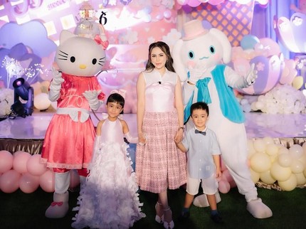 Kemeriahan Pesta Ultah ke-6 Putri Momo Geisha, Intip Potretnya Bertema Sanrio
