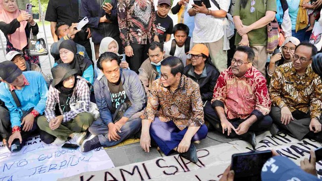 Kelompok Tani Kampung Bayam Bisa Tempati Hunian JIS Pekan Depan Kelompok Tani Kampung Bayam dijadwalkan menandatangani perjanjian kediaman HPPO JIS dengan PT Jakpro pada 28-29 Juli 2025.