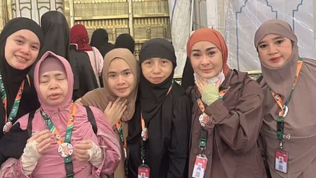 Tangis Bahagia Iis Dahlia Bisa Masuk Raudhah