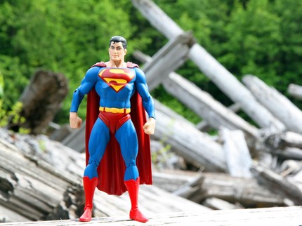 Bukan Inisial, Ternyata Ini Kepanjangan Lambang 'S' di Baju Superman Bun!