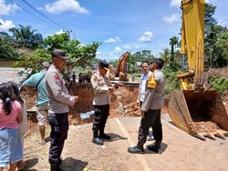 Jalan Jambi-Sumbar Masih Putus, Progres Jembatan Bailey Baru 40 Persen