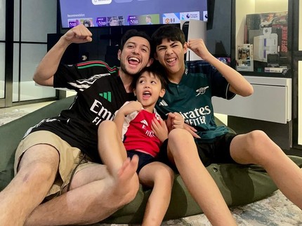 Suka Isengin Sang Kakak, Ini 7 Potret Tampan Kazeem Zhafi Putra Rifky Balweel dan Biby Alraen