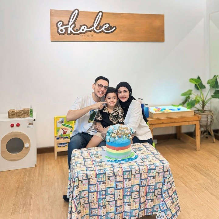 <p>Kazeem sendiri lahir bertepatan dengan tahun baru, yakni 1 Januari 2020. Beberapa waktu lalu, Rifky dan sang istri turut merayakan ulang tahun sang putra. (Foto: Instagram: @bibyalraen13)</p>