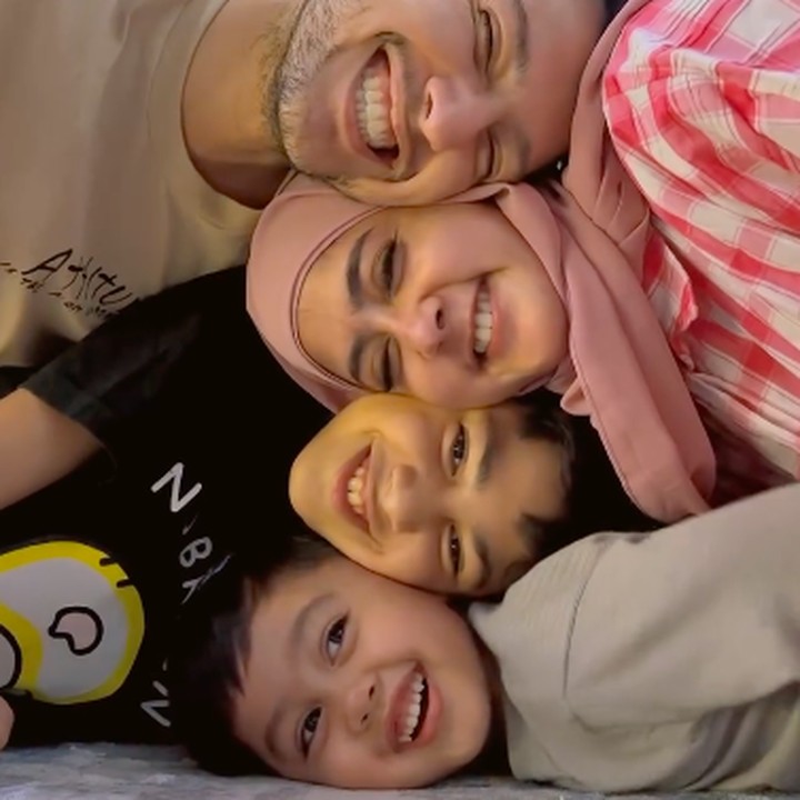<p>Bunda, kita doakan agar Kazeem tumbuh sebagai anak yang saleh dan cerdas, ya. Semoga Kazeem menjadi kebanggaan bagi kedua orang tuanya. (Foto: Instagram: @bibyalraen13)</p>