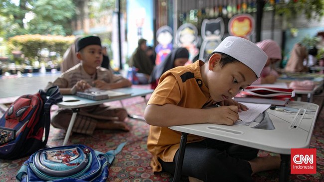 FOTO: Serunya Kegiatan Ngabuburit di Pesantren Kilat