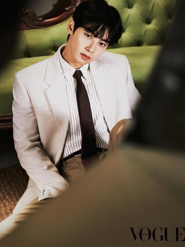 Pada 2016, Cha Eun Woo mengawali karier dengan menjadi member ASTRO, grup asuhan Fantagio Entertainment. Kini, ia dikenal sebagai aktor dengan deretan drama populer seperti True Beauty, Island, terbaru The WONDERfools./ Foto: instagram.com/eunwo.o_c