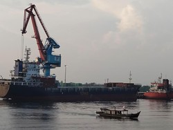 Pelindo Keruk Alur Pelayaran Pelabuhan Bengkulu