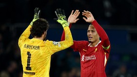 FOTO: Liverpool Semringah Usai Gulung PSG