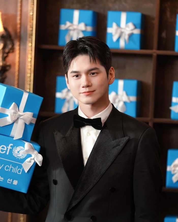 Sempat mengalami masa sulit cukup lama, Ong Seong Wu akhirnya debut bersama Wanna One selama 1 tahun 4 bulan. Kemudian, ia kembali ke Fantagio dan mulai fokus berakting. Strong Girl Nam Soon jadi salah drama yang dibintanginya./ Foto: instagram.com/osw_ong