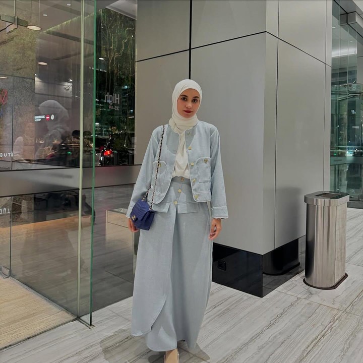 <p>Hal tersebut diketahui langsung melalui beberapa <em>postingan</em> Shireen di media sosial. Bunda seleb yang satu ini sering kali terlihat menampilkan foto <em>outfit out the day</em> (OOTD). (Foto: Instagram@shireensungkar)</p>