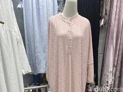 Berburu Baju Lebaran di Thamrin City, Gamis Katun Bolong Hingga Abaya Laris