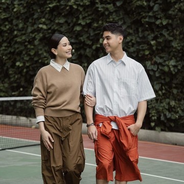 Stylish Couple Goals! Pasangan Seleb Mix-and-Match UNIQLO : C, Ada Alyssa Daguise & Al Ghazali