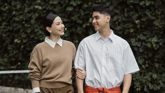 Stylish Couple Goals! Pasangan Seleb Mix-and-Match UNIQLO : C, Ada Alyssa Daguise dan Al Ghazali