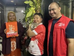Legislator PSI Beri Bantuan Makanan ke Kucing Korban Banjir di Jaksel
