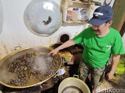 Ramadan, Bakul Camilan Keong Khas Purwokerto Bisa Jual 100 Kg Sehari