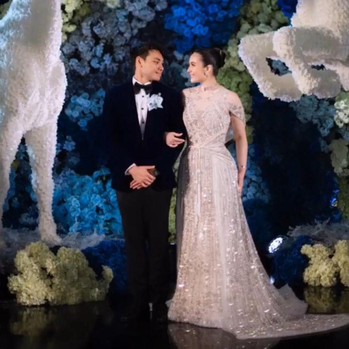 <p>Chelsea Islan menikah dengan Rob Clinton Kardinal pada 2022 lalu. Konsep pernikahan mereka yang mewah pun sempat mencuri perhatian netizen. Kini, keduanya terlihat semakin mesra, Bunda. (Foto: Instagram@chelseaislan)</p>