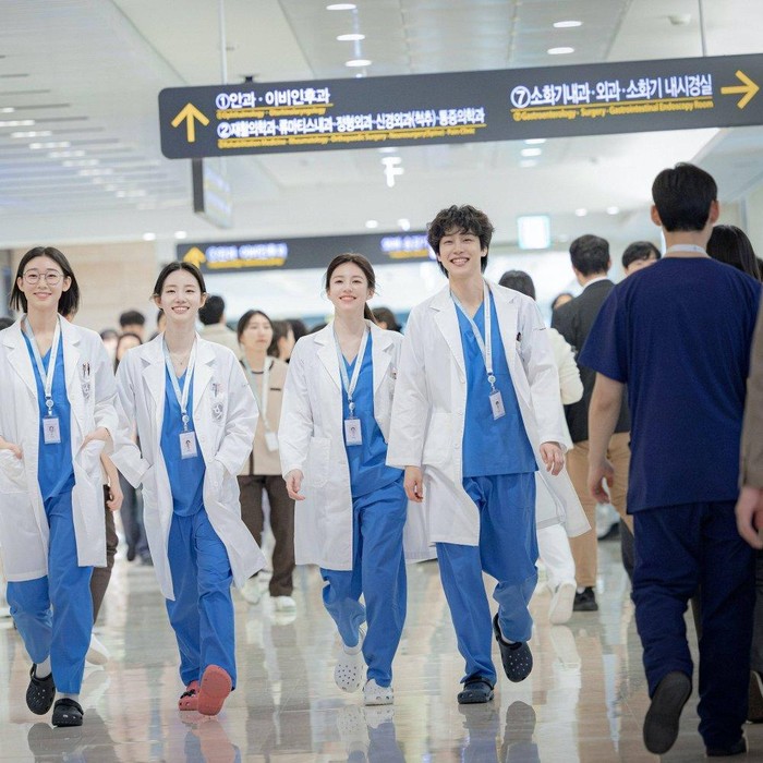 Drama Resident Playbook / Foto : soompi.com