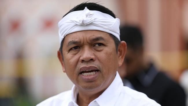 Dedi Mulyadi menyatakan terdapat sejumlah sungai di Jawa Barat memiliki dokumen berupa surat hak milik (SHM) seperti di Sungai Bekasi hingga Sungai Cikeas.