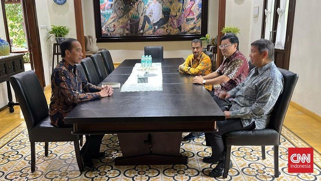 Hashim Djojohadikusumo dan Jokowi membicarakan banyak hal, mulai dari masalah iklim, energi, hingga persoalan ekonomi bangsa.