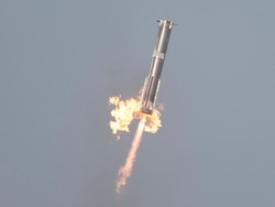 Ledakan Roket SpaceX Elon Musk yang Ganggu Ratusan Penerbangan