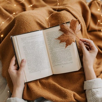 5 Novel Karya Sarah J. Maas Terbaik, Fantasi Romantis Wajib Masuk Reading List!