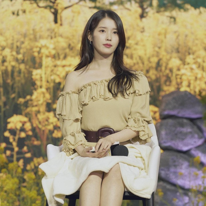 <p>Setelah sukses menggelar tur dunia, IU kini kembali disibukkan dengan agenda aktingnya. Penggemar akan dihibur oleh penampilan baru IU sebagai O Ae Sun dalam drama When Life Gives You Tangerines bersama Park Bogum. (Foto: Netflix/jisangchung)</p>