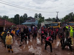 Akses ke Anyer Via Palima-Cinangka yang Tertutup Longsor Sudah Bisa Dilalui