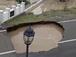 Perbaikan Sementara, Jembatan Kemang Pratama Bekasi Dibuka Usai Amblas