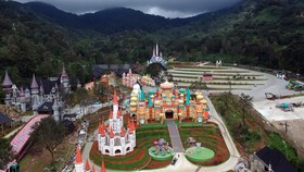 FOTO: Pembongkaran Hibisc Fantasy Puncak Usai Banjir Besar Jabodetabek