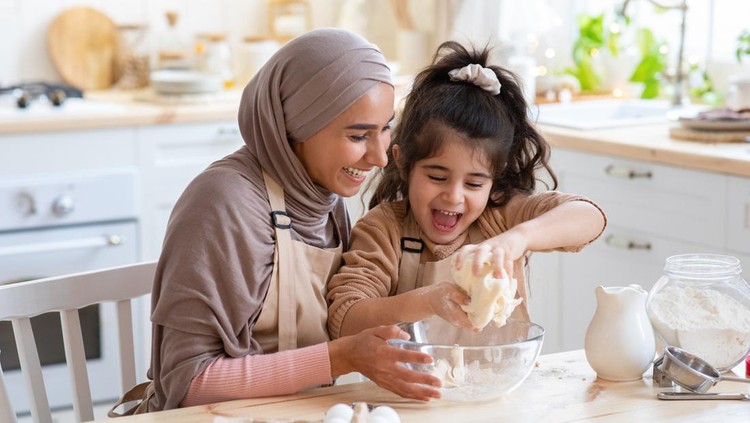 Mengajari anak empati saat puasa Ramadhan Mengajari anak empati saat puasa Ramadhan