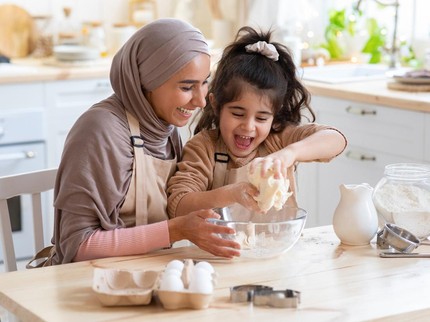 Mengajarkan Empati dan Berbagi kepada Anak di Bulan Ramadhan