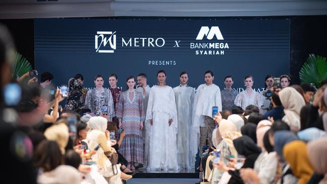 Baju Lebaran dengan Sentuhan Warisan Budaya Karya Desainer Indonesia di METRO Festive Raya 2025