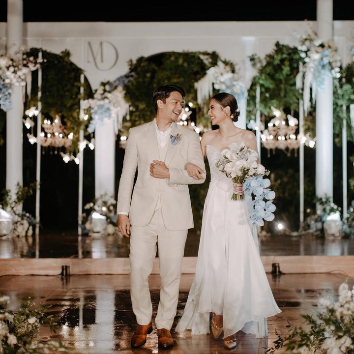 <p>Mikha Tambayong dan Deva Mahenra menikah pada 2023. Resepsi pernikahan mereka dengan konsep <em>garden party</em> itu sempat mencuri perhatian publik karena terlihat mewah dan elegan. Meski belum dikaruniani anak, rumah tangga keduanya terlihat semakin harmonis, lho. (Foto: Instagram@miktambayong)</p>