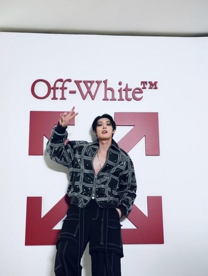 Memancarkan pesona karismatik yang luar biasa, penampilan Mingi kali ini berhasil mencuri perhatian publik, khususnya bagi para ATINY (nama fandom ATEEZ)./ Foto: instagram.com/fixon_n_on