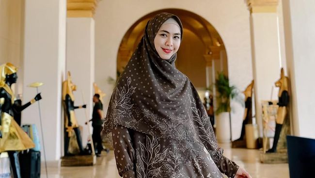 Begini Hari-hari Oki Setiana Dewi Selama Setahun di Mesir