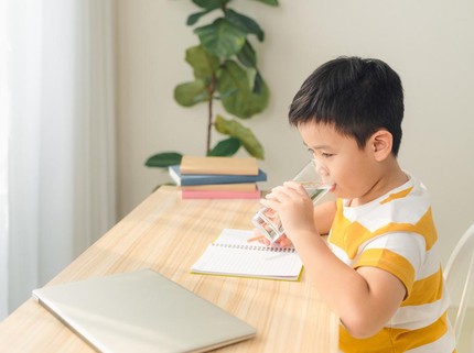 Hati-hati! Pencernaan Anak Lebih Rentan saat Puasa, Penting Pilih Galon Air Mineral yang Higienis