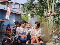 Banjir di Pekanbaru Rendam Ribuan Rumah, Warga Dievakuasi