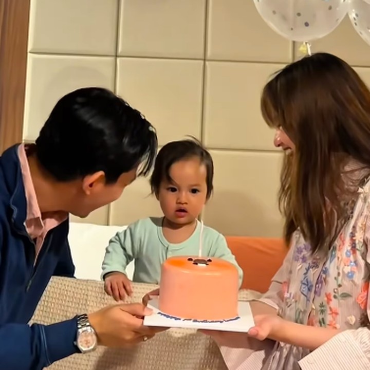 <p>Bunda, kita doakan agar Launa tumbuh menjadi anak yang salihah dan membanggakan kedua orang tuanya, ya. Semoga Launa terus diberikan kesehatan, cinta, serta kasih sayang dari orang-orang di sekitarnya. (Foto: Instagram: @sabrinaanggraini)</p>