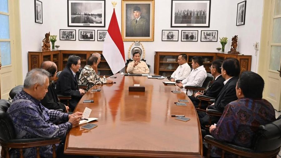 Presiden Prabowo Subianto menerima delapan pengusaha besar di Indonesia di Istana Kepresidenan Jakarta, pada Kamis, (6/3/2025). (Instagram/@sekretariat.kabinet)