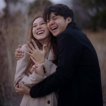Romantisnya Arbani Yasiz Lamar Raissa Ramadhani di Jepang
